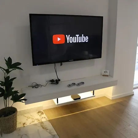 Modern G66 In The Center Daire Dırama